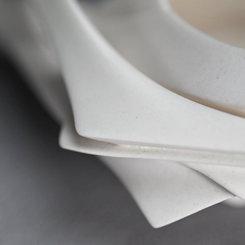 Porcelain Katakuchi Sake pouring Vessel ー松村 淳 “Divergence 6.01”