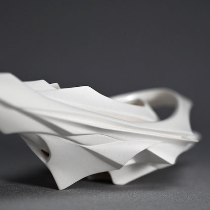 Porcelain Katakuchi Sake pouring Vessel ー松村 淳 “Divergence 6.01”