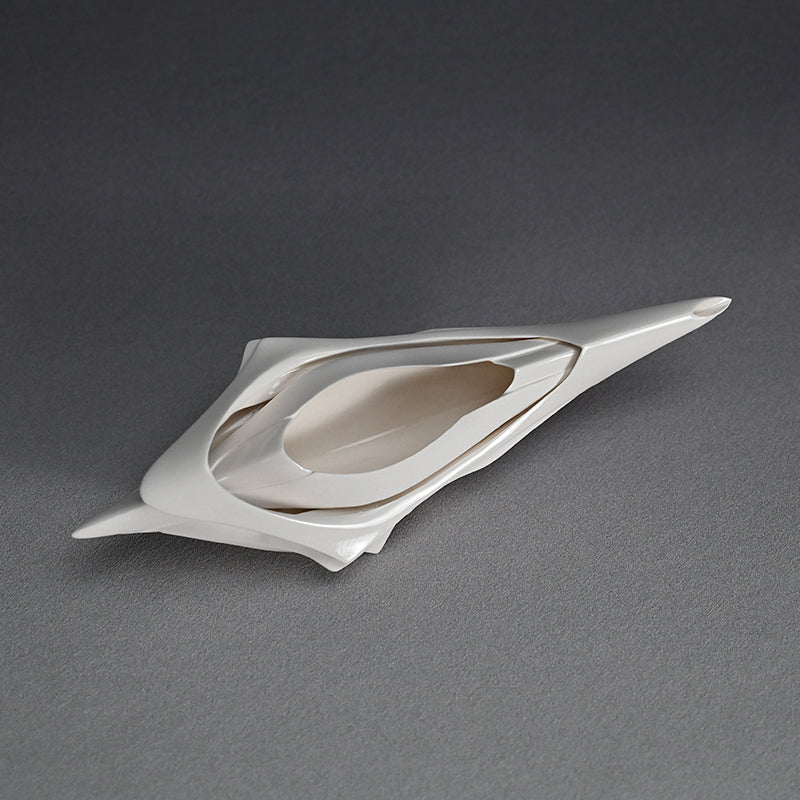 Porcelain Katakuchi Sake pouring Vessel ー松村 淳 “Divergence 6.01”