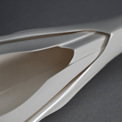 Porcelain Katakuchi Sake pouring Vessel ー松村 淳 “Divergence 6.01”