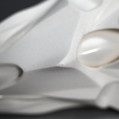 Porcelain Katakuchi Sake pouring Vessel ー松村 淳 “Divergence 6.01”