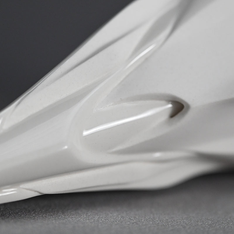 Porcelain Katakuchi Sake pouring Vessel ー松村 淳 “Divergence 6.01”