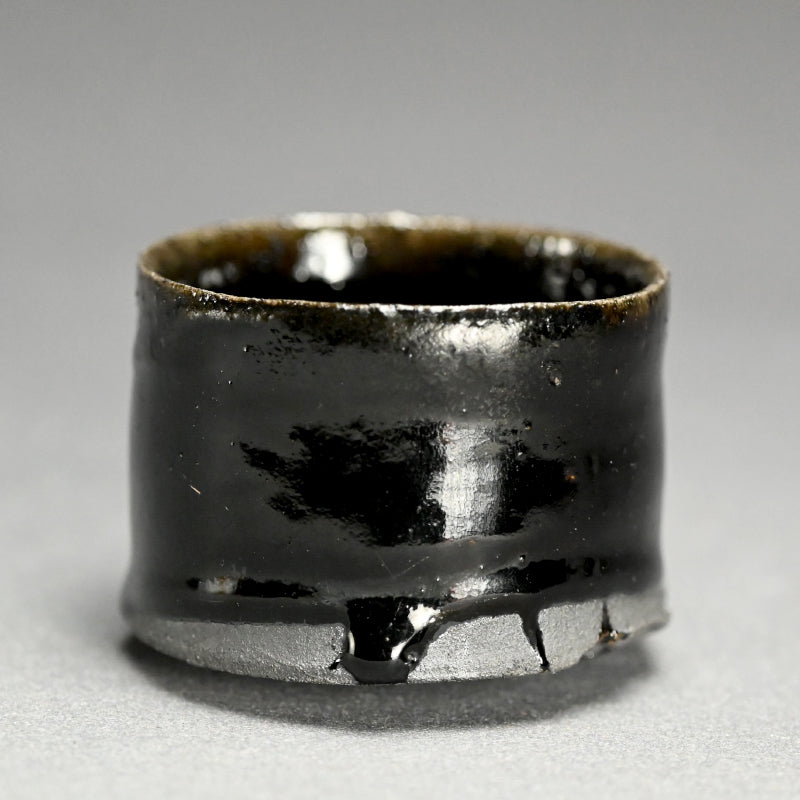 Guinomi Sake Cup ー大隅 新 "引出黒盃"