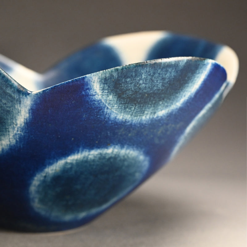 Large Blue & White Fluted Basin ー福島 寛子 “呉須絵青文輪花鉢”