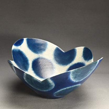 Large Blue & White Fluted Basin ー福島 寛子 “呉須絵青文輪花鉢”