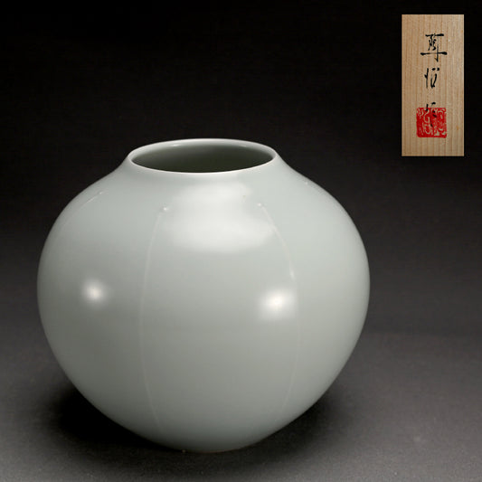 Early Fukami Sueharu Celadon Vase ー深見 陶治 "青白磁 花瓶"