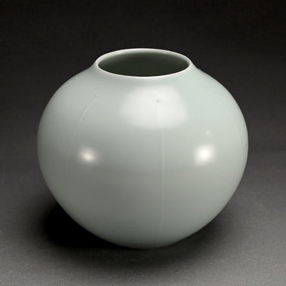 Early Fukami Sueharu Celadon Vase ー深見 陶治 "青白磁 花瓶"