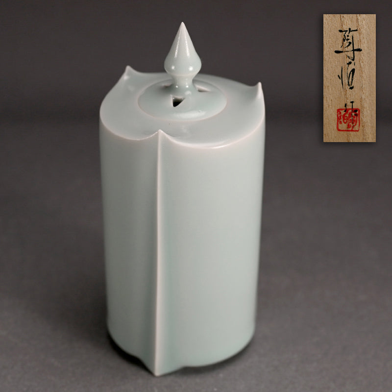 Exquisite Celadon Koro ー深見 陶治 "青白磁 尖 香爐"