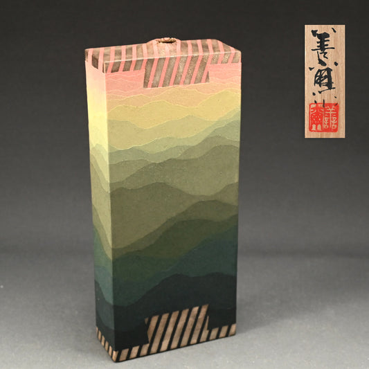 Graduations Vase ー宮下 善繭 “彩泥銀彩 古瓶 遥”