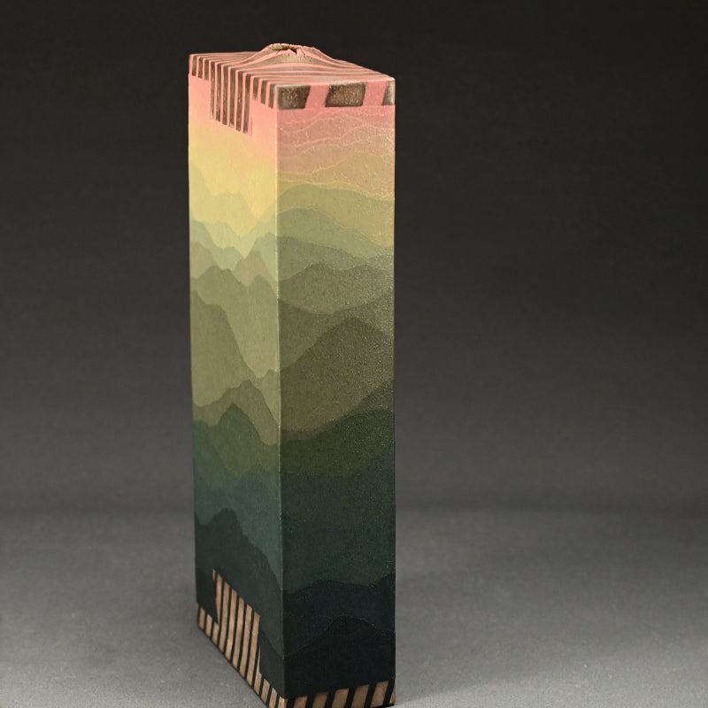 Graduations Vase ー宮下 善繭 “彩泥銀彩 古瓶 遥”