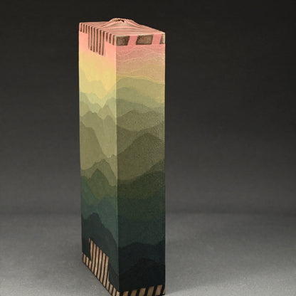 Graduations Vase ー宮下 善繭 “彩泥銀彩 古瓶 遥”