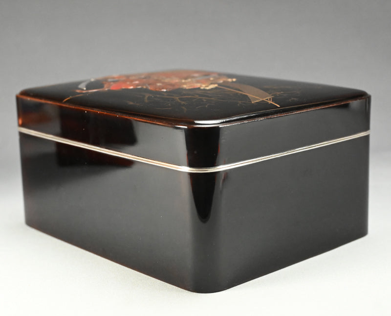 Lacquer Box with Mounted Samurai Warriors