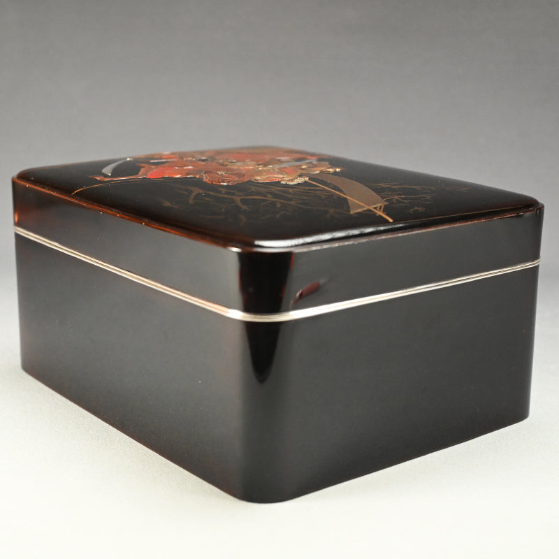 Lacquer Box with Mounted Samurai Warriors