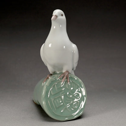 Pigeon Porcelain Okimono  ー宮永東山 "白鳩置物"