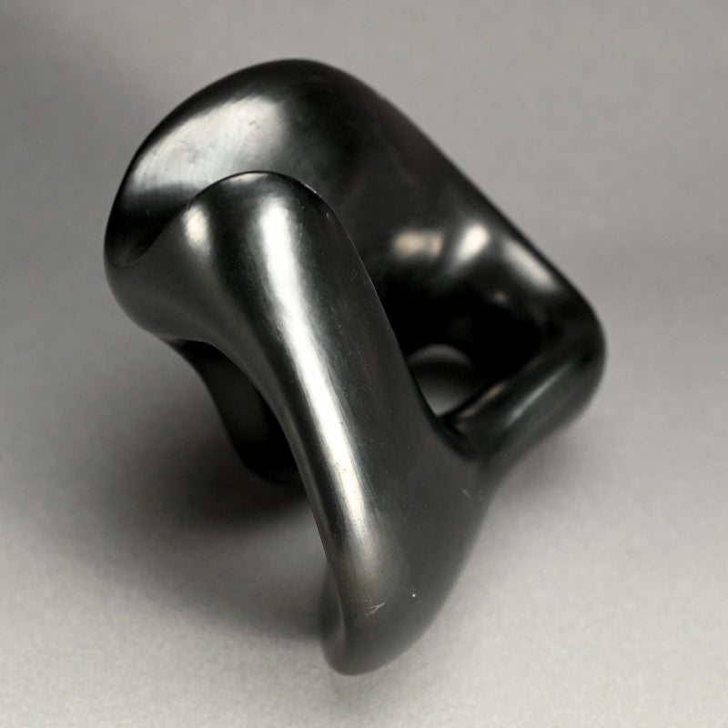 Contemporary Black Ceramic Sculpture, “Vibration”  ー伊村 俊見 “揺 23-s6”