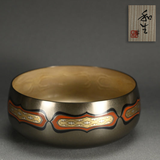 Exquisite Inlayed Shibuichi Basin ー鹿島 和生 "象嵌裂地文朧銀体"