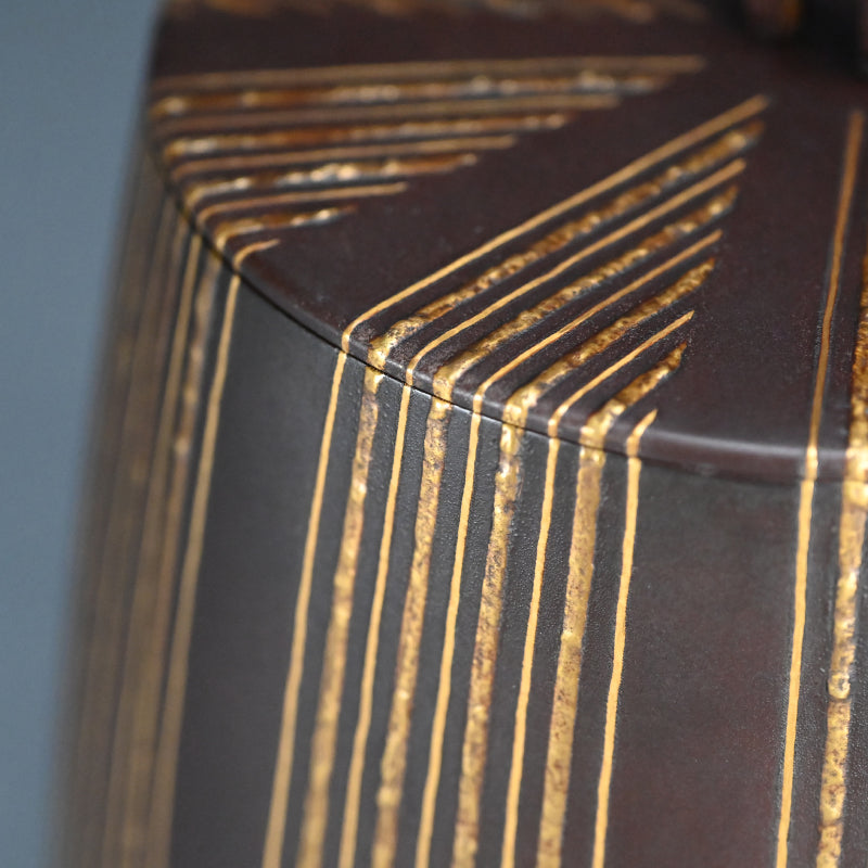 Contemporary Gold Inlay Mizusashi ー鹿島 和生 “銷盛線文鉄水指”