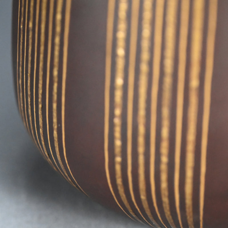 Contemporary Gold Inlay Mizusashi ー鹿島 和生 “銷盛線文鉄水指”