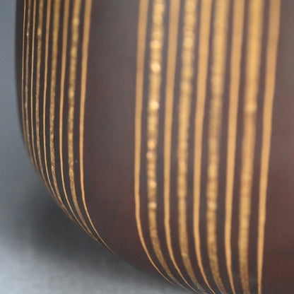 Contemporary Gold Inlay Mizusashi ー鹿島 和生 “銷盛線文鉄水指”