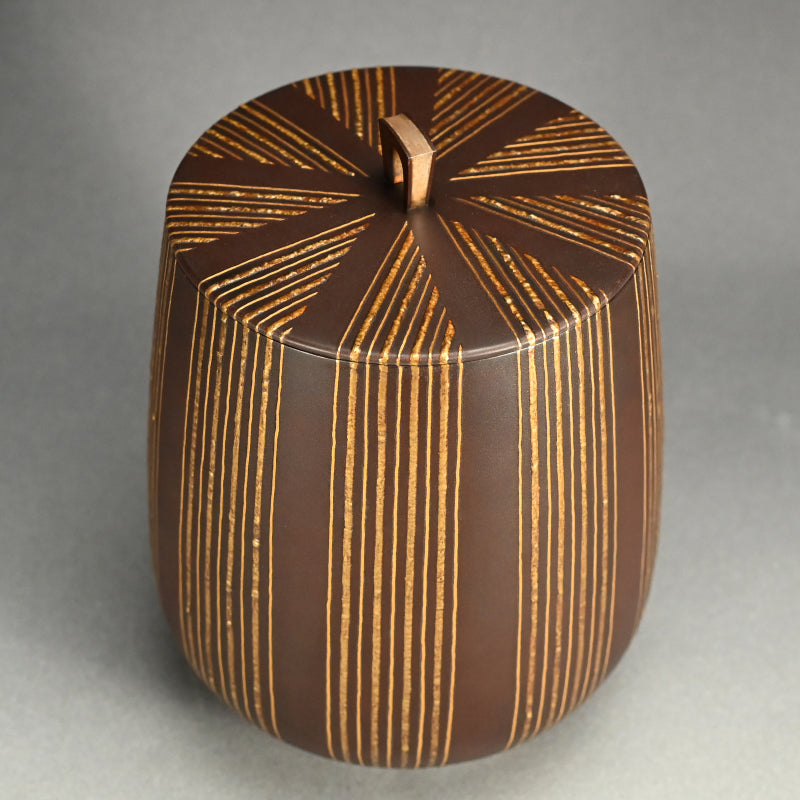 Contemporary Gold Inlay Mizusashi ー鹿島 和生 “銷盛線文鉄水指”