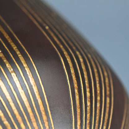 Contemporary Gold Inlay Mizusashi ー鹿島 和生 “銷盛線文鉄水指”