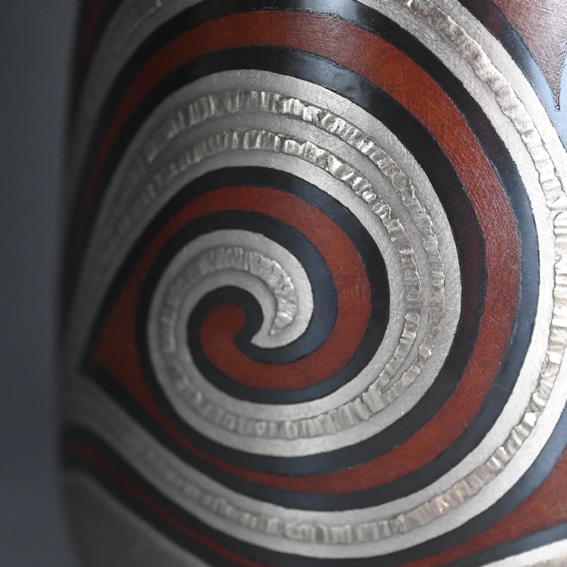 Contemporary Swirling Pattern Metal Vase ー鹿島 和生 “布目象嵌銷盛流渦文花器”