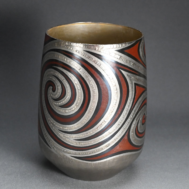 Contemporary Swirling Pattern Metal Vase ー鹿島 和生 “布目象嵌銷盛流渦文花器”