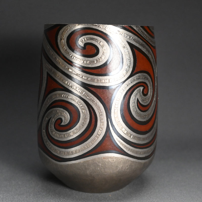 Contemporary Swirling Pattern Metal Vase ー鹿島 和生 “布目象嵌銷盛流渦文花器”