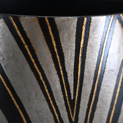 Contemporary Craft Metal-work Vaseー鹿島 和生 "銷盛象嵌鉄花器 炎"