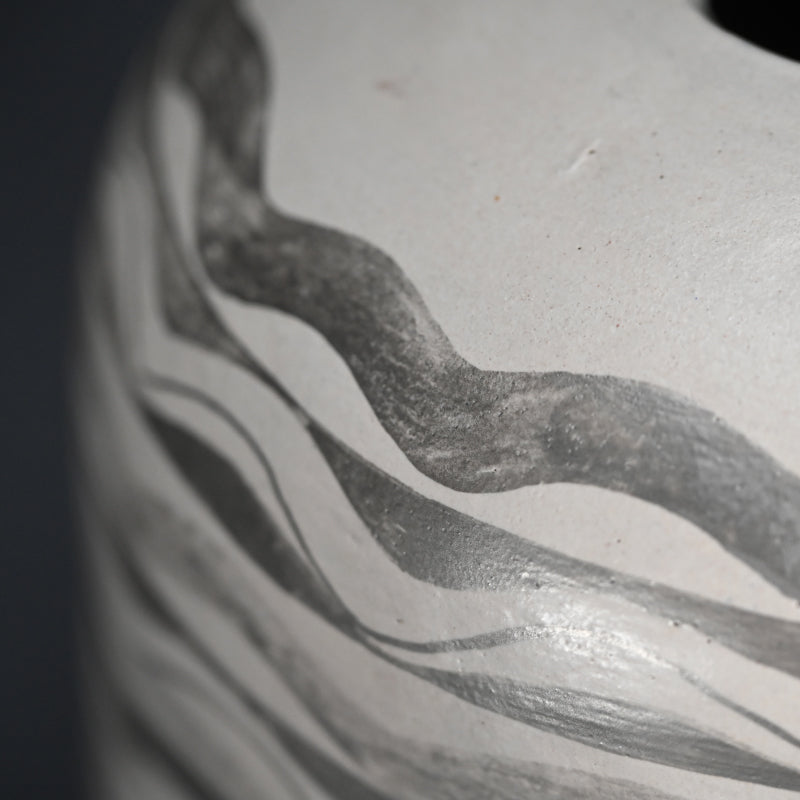 Silver Waved Vase ー森野 泰明 “銀彩波状文壺”