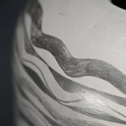 Silver Waved Vase ー森野 泰明 “銀彩波状文壺”