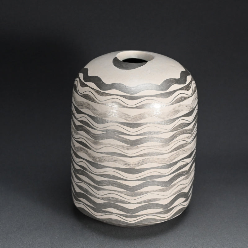 Silver Waved Vase ー森野 泰明 “銀彩波状文壺”