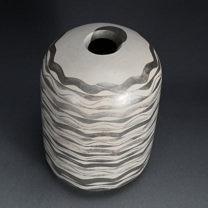 Silver Waved Vase ー森野 泰明 “銀彩波状文壺”