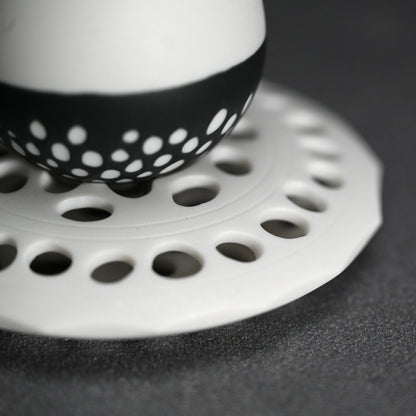 Sake Cup with Skeletal Pillow ー加藤 好康 “透文 盃”