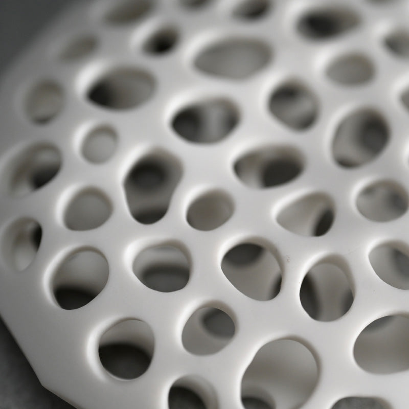 Sake Cup with Skeletal Pillow ー加藤 好康 “透文 盃”