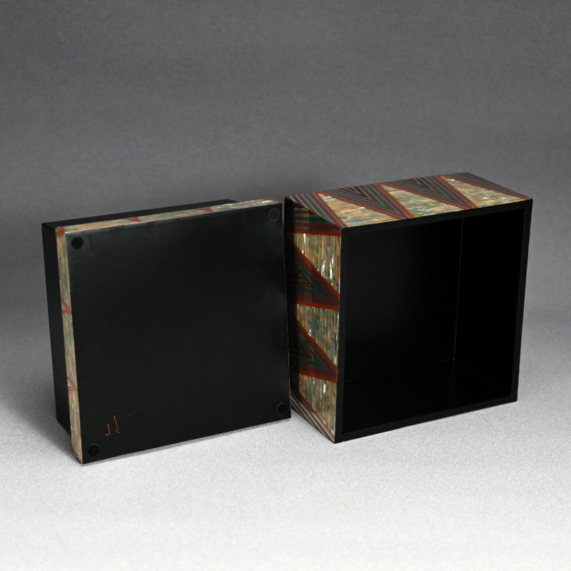 Glistening Geometric Lacquer Box ー服部 峻昇 “螺鈿飾箱 光彩”