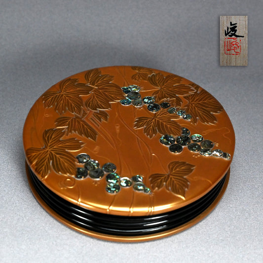 Exceptional Lacquered Suzuri-bako box ー服部 峻昇 “金地果実 硯箱”
