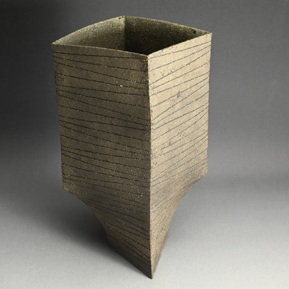 Massive Brutalist Vase ー伊藤 信 “線文壷”