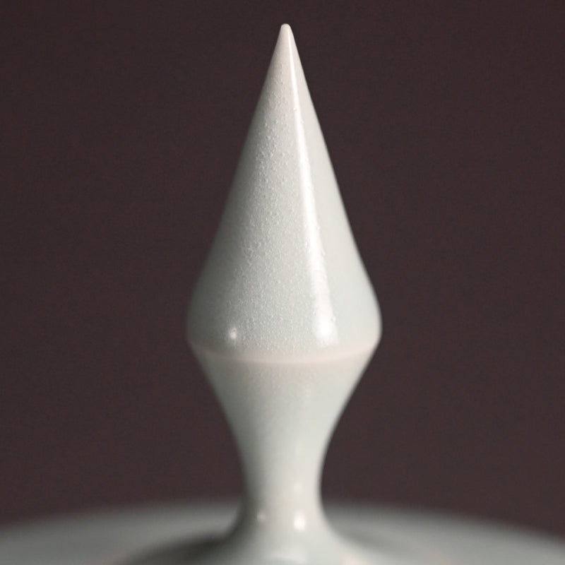 Contemporary Porcelain Incense burner ー深見 陶治 “青白磁香爐 澄”