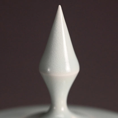 Contemporary Porcelain Incense burner ー深見 陶治 “青白磁香爐 澄”