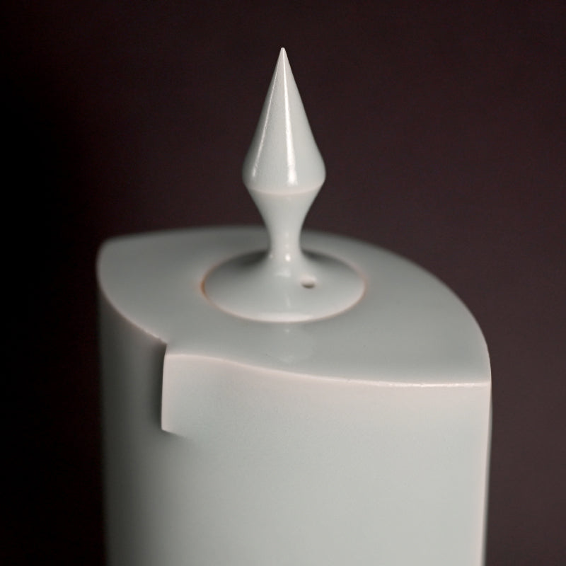 Contemporary Porcelain Incense burner ー深見 陶治 “青白磁香爐 澄”