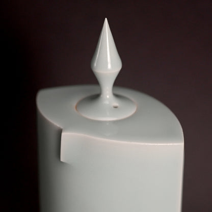 Contemporary Porcelain Incense burner ー深見 陶治 “青白磁香爐 澄”