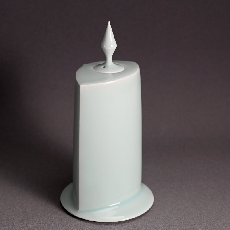 Contemporary Porcelain Incense burner ー深見 陶治 “青白磁香爐 澄”