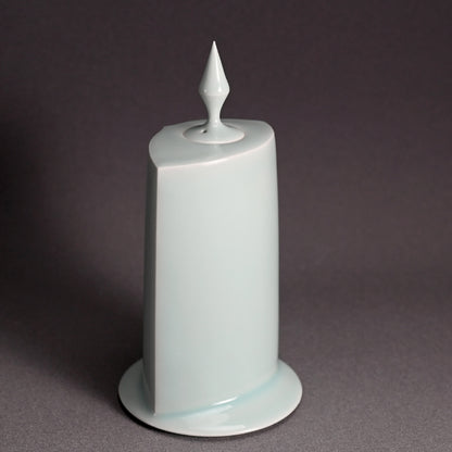 Contemporary Porcelain Incense burner ー深見 陶治 “青白磁香爐 澄”