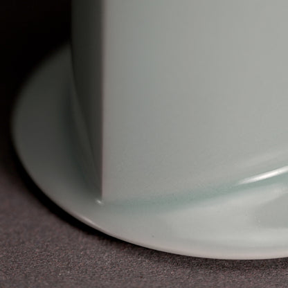 Contemporary Porcelain Incense burner ー深見 陶治 “青白磁香爐 澄”