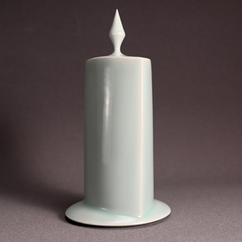 Contemporary Porcelain Incense burner ー深見 陶治 “青白磁香爐 澄”