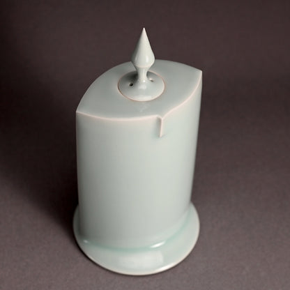 Contemporary Porcelain Incense burner ー深見 陶治 “青白磁香爐 澄”