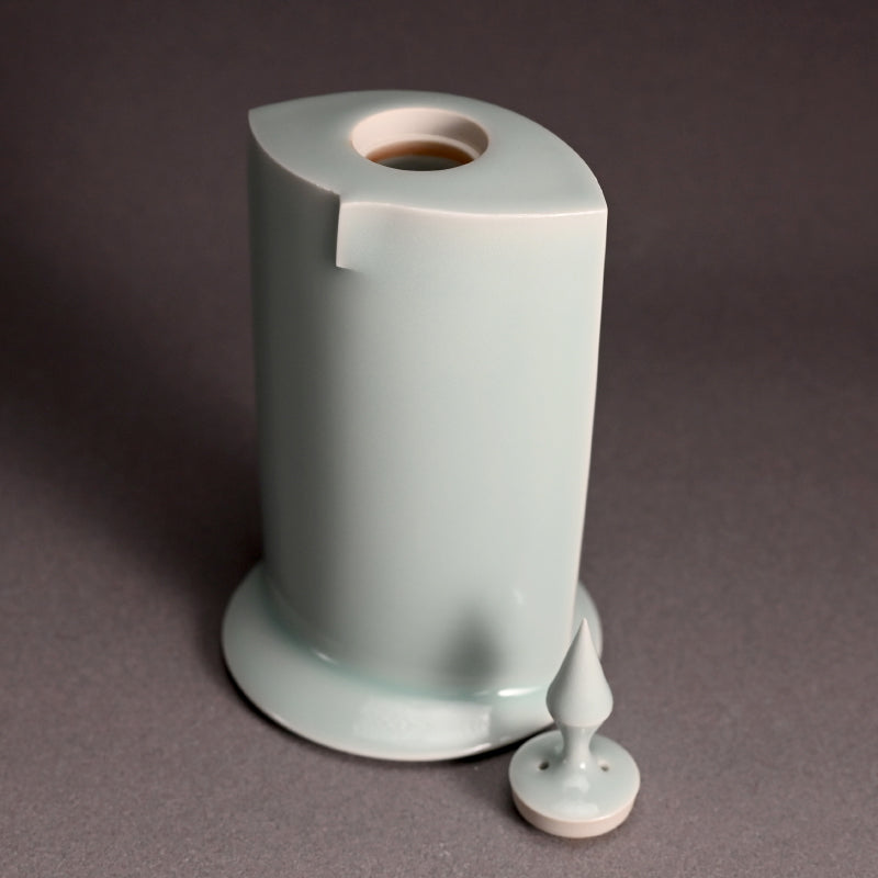 Contemporary Porcelain Incense burner ー深見 陶治 “青白磁香爐 澄”