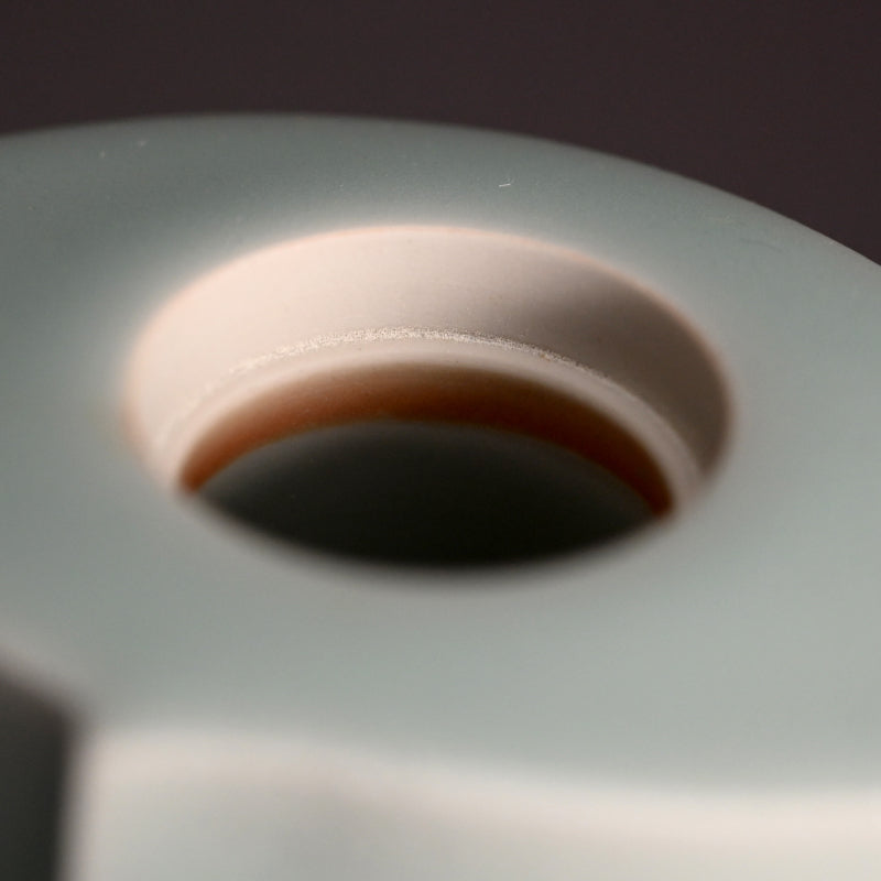 Contemporary Porcelain Incense burner ー深見 陶治 “青白磁香爐 澄”
