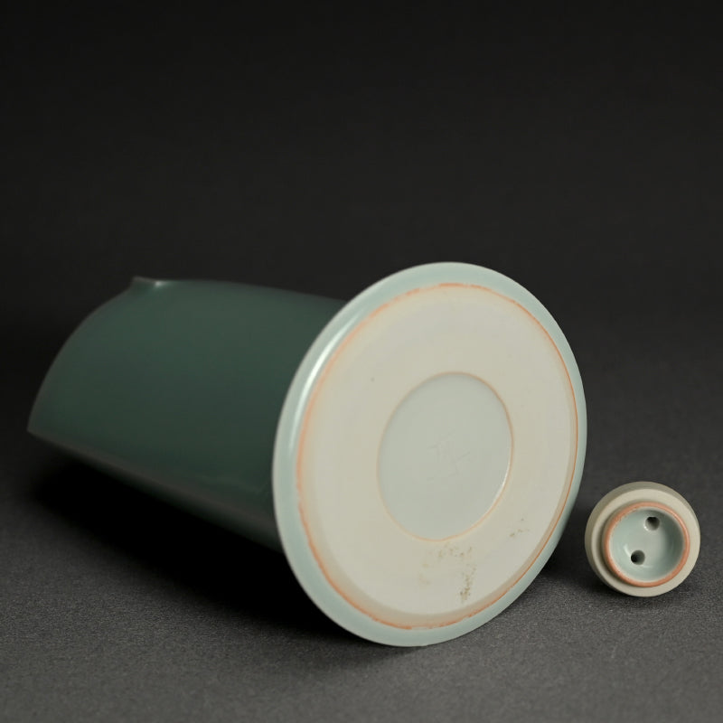 Contemporary Porcelain Incense burner ー深見 陶治 “青白磁香爐 澄”